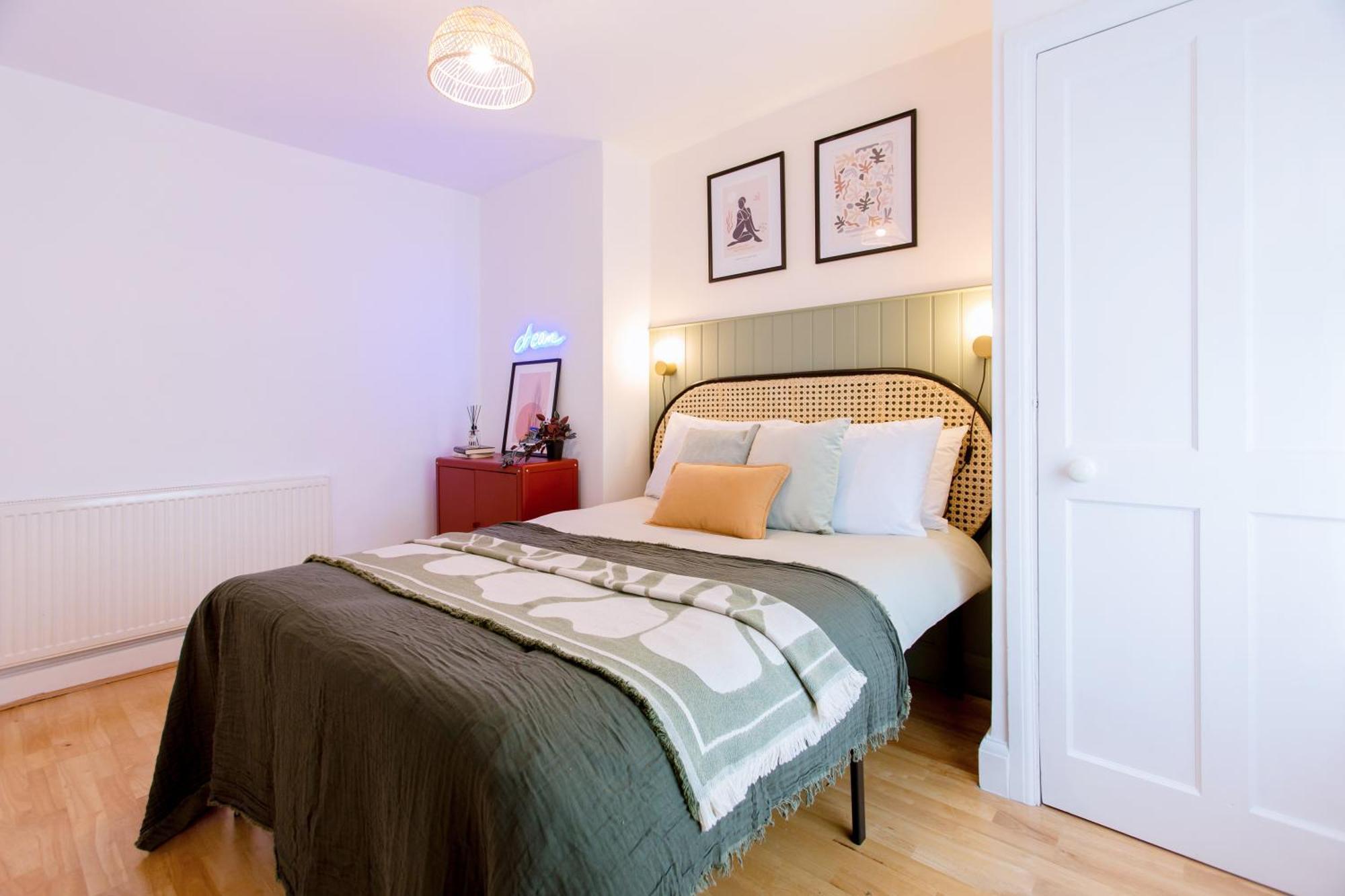 3-bed House - Next To Olympic Park & Westfield * Londra